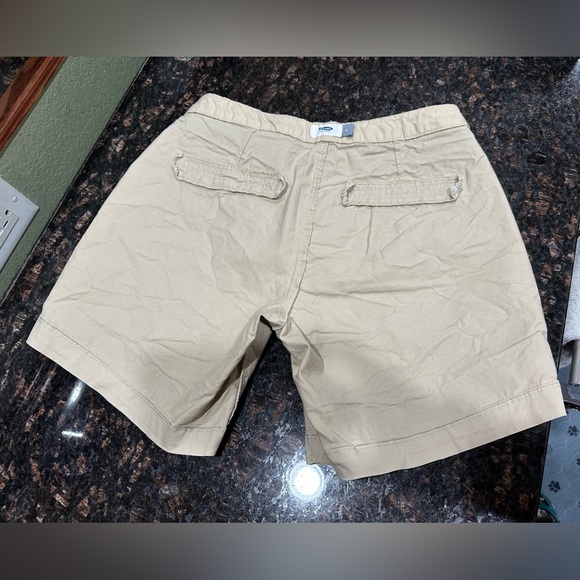Old Navy Khaki Shorts, Size 6 - Picture 2 of 9